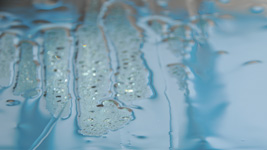 Pôsobenie vody na sklo bez použitia prostriedku RAVAK AntiCalc®